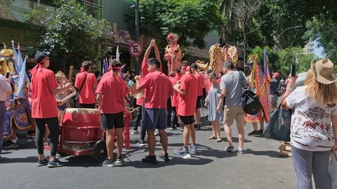 A group of drummers plays while Dragon dances at Chinese new year celebration Stock-Footage 124023622