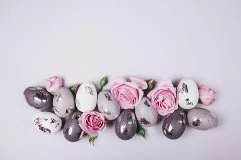 Group of Easter eggs and flowers Foto stock