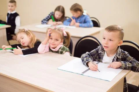 Group of elementary pupils in the classroom. Foto stock