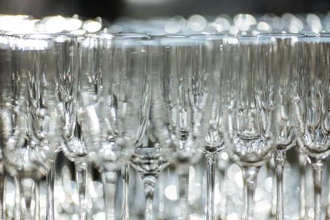 Group of empty and transparent champagne glasses in a restaurant. Foto stock