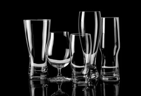 Group of empty beer glasses different sizes Stock-Fotos