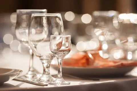 Group of empty wine glasses on the table Foto stock