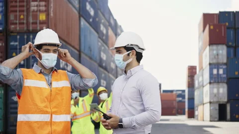 Group Engineer and constructor wearing medical mask Видео 141060871