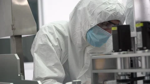 Group of engineer worker wearing ppe suite, face protective mask and glove di Stock Footage 141410596