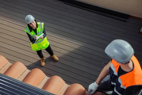 Group of Engineers doing maintenance inspection of photovoltaic panels Foto stock