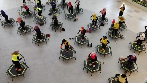 Group Exercise Session on Trampolines in a Modern Indoor Setting Vídeos de archivo 308343739