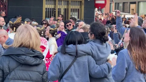 Group of Falleras dancing at Fallas festival in Valencia 스톡 동영상 334092393