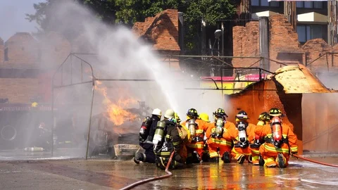 Group of Firefighters in fireproof uniform fighting a fire Stock-Footage 120663952