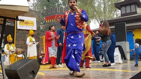 Group of folk artist perform dancing 库存影片 103267571