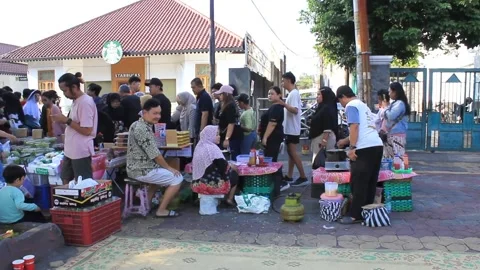 Group of food and beverage traders selling Stock Footage 286770864