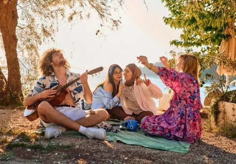 Group of friends having fun on the beach Foto stock