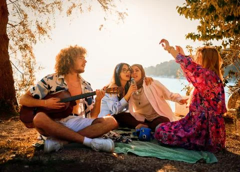 Group of friends having fun on the beach Foto stock