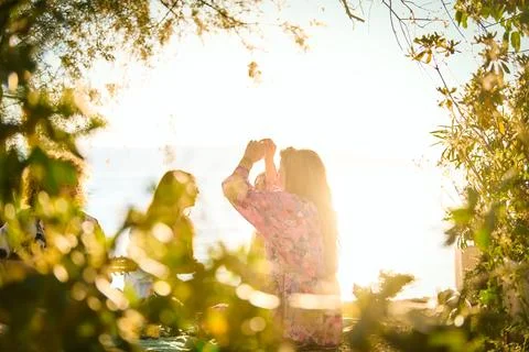 Group of friends having fun on the beach Foto stock