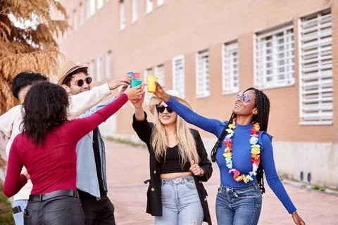 Group of friends having fun while partying together outdoors. Foto stock