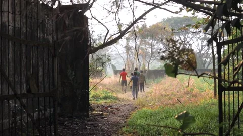 A group of friends walking to the playground 스톡 동영상 231014680