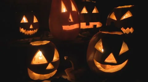 Group of glowing pumpkins at night 스톡 동영상 68200943