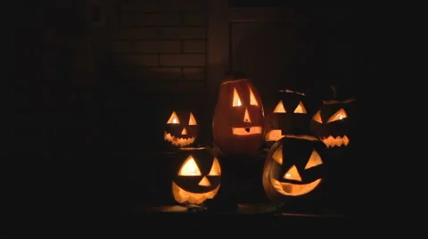 Group of glowing pumpkins at night 스톡 동영상 68201514