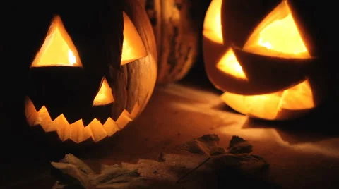 Group of glowing pumpkins at night 스톡 동영상 68203473