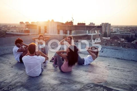 Group of happy fit friends exercising outdoor in city Stock Photos