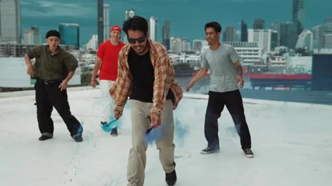Group of happy multicultural hipster playing color flare at rooftop. hiphop. 库存影片 274843103