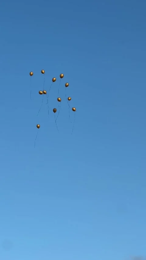 Group of helium balloons with strings flying high in the clear blue sky 库存影片 338322726
