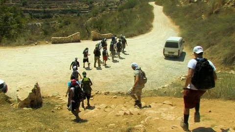 Group hiking 16 1 Video stock 89480429