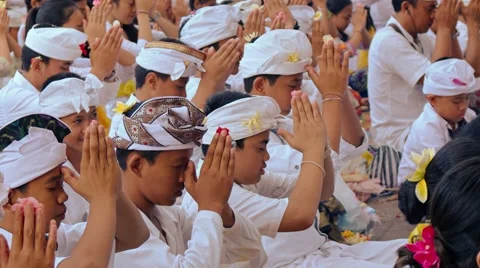 Group of Hindu children praying at Pura Goa Lawah temple Stock Footage