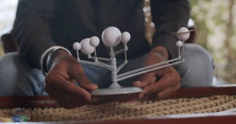 Group of Indian kids learning from practical experiments from teacher mentor 스톡 동영상 125855299