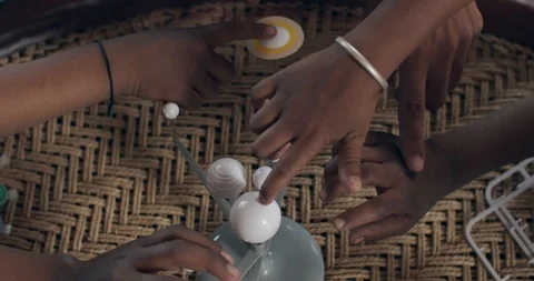 Group of Indian kids learning from practical experiments from teacher mentor 스톡 동영상 125855389