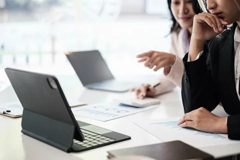 Group of IT consultant working by digital tablet and management big data and Foto stock
