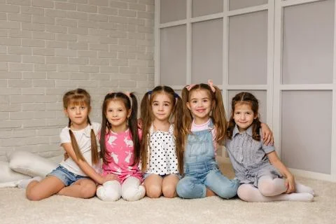 Group of kid lay down on floor together. Stockfoto's