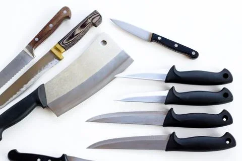 A group of knives of different sizes on white ground Foto stock