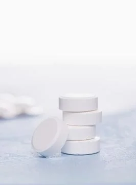 Group of large round white tablets of Vitamin C Stock Photos