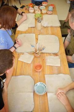 Group lessons master class in a pottery workshop after the pandemic. fun conc Foto stock
