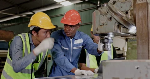 Group of machine technicians are profession inspect the electrical equipment Vidéo 172406471