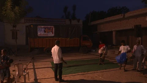 Group of men setting up a projector screen- Shot on Sony FS7 Stockbeeldmateriaal 90898155