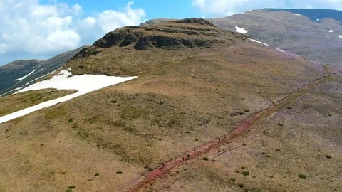 Group of men trekking on the mountain in the line Video stock 89026575