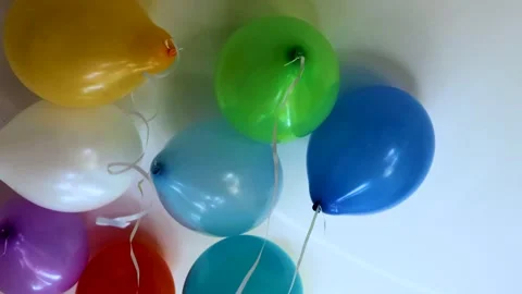 Group of multicolored vibrant helium balloons with ribbons in red, blue, ye.. Stock-Footage 302807111