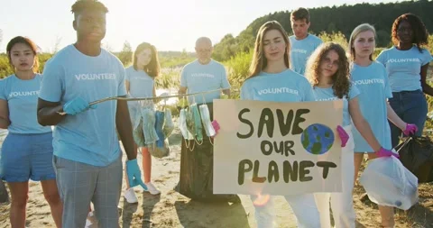 Group of multiethnic volunteer protesting against environmental pollution Video stock 136667389