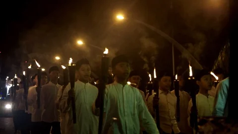 Group of Muslim having a night of takbir and carnival to celebrating Eid Mubarak Stock Footage 91073580