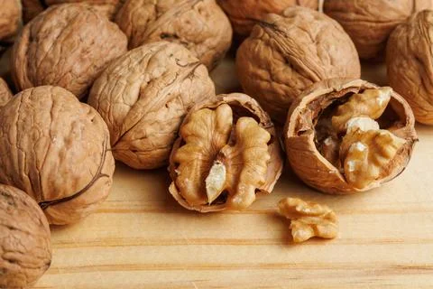 Group of nuts on kitchen board Stockfoto's