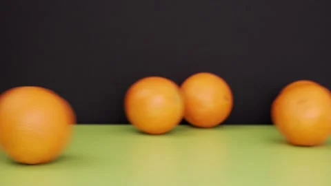 Group of oranges falling 库存影片 333302394