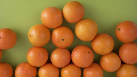 Group of oranges falling Видео 333302409