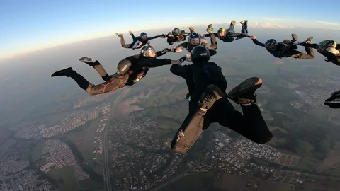 A group of parachutists throwing the ashes of the deceased friend in the skies Video stock 111730918