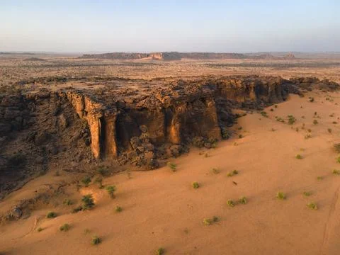 A group of peculiar rock formations between Kiffa and Ayoun, Mauritania, Sahara Foto stock
