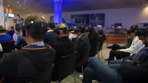 Group of people in a 360VR training 動画素材 120039628