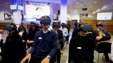Group of people in a 360VR training 動画素材 120039644