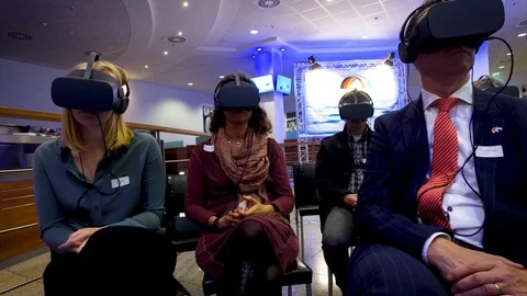 Group of people in a 360VR training 動画素材 120039682