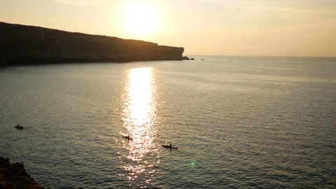 Group of people are canoeing at sunset in Menorca, Baleari, Spain. 库存影片 101264184