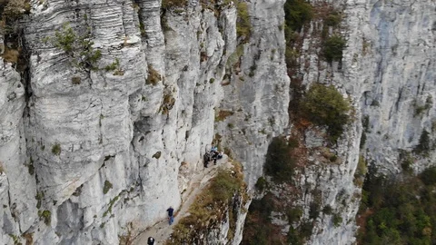 Group of people on cliff end Video stock 106947059